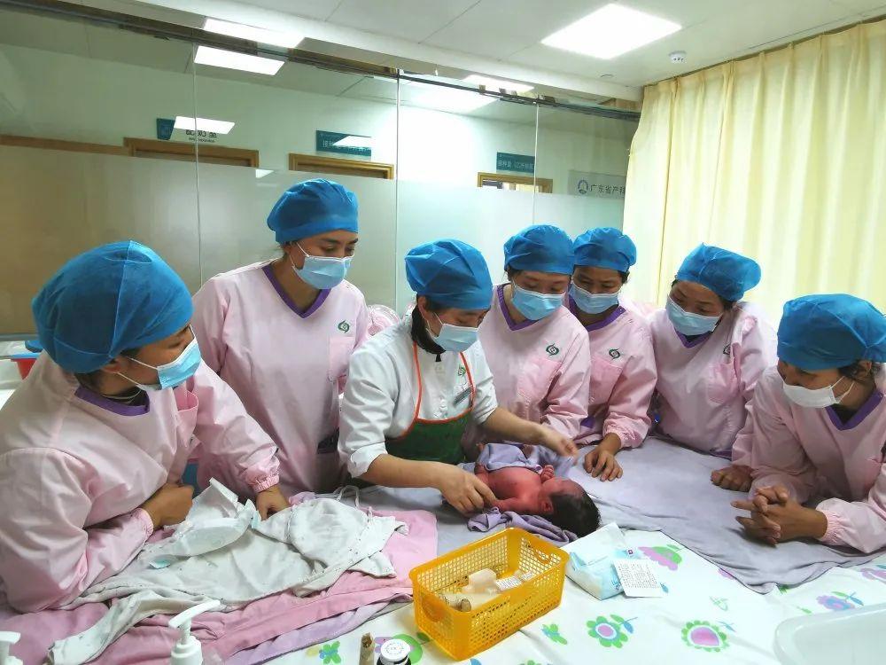 谢通门县妇婴监护型护送